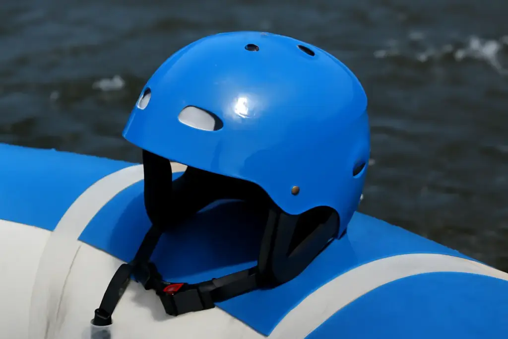 Caschi per sport acquatici e sicurezza: le certificazioni poco conosciute che fanno la differenza